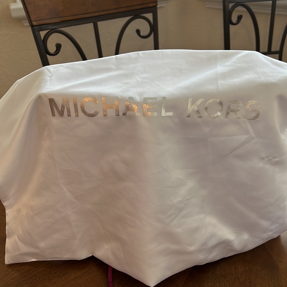Michael Kors Hamilton Bag - Picture 9 of 9